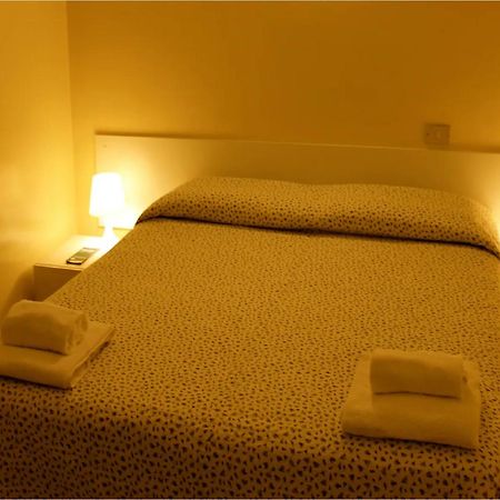 Affitti Only Sleep Bagno Privato Apartment Parma Luaran gambar