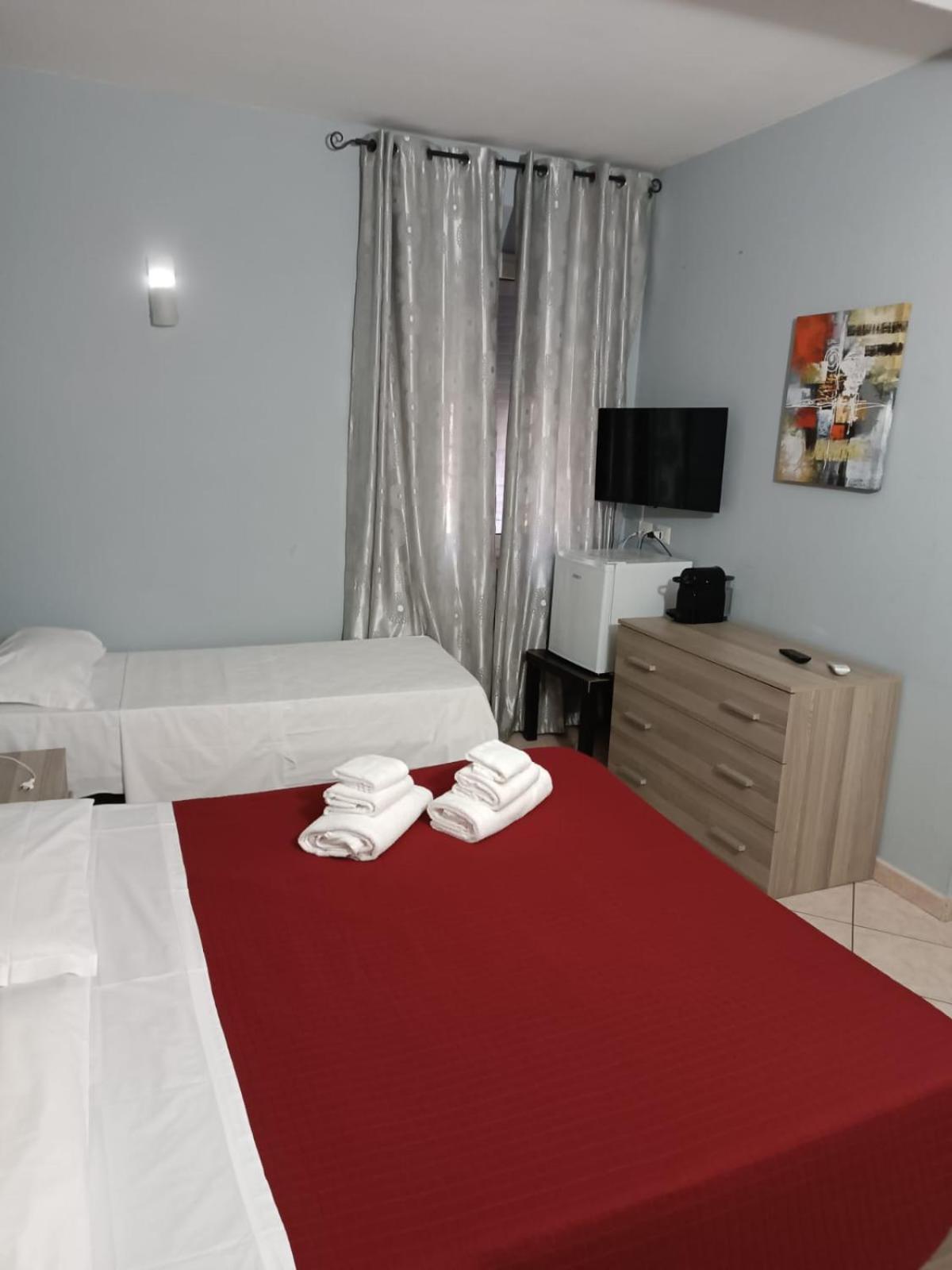 Affitti Only Sleep Bagno Privato Apartment Parma Luaran gambar